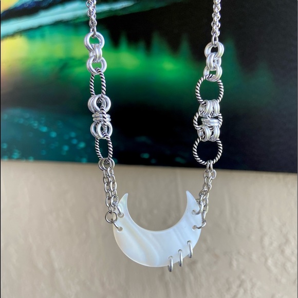 Handmade maille choker & Mother of pearl crecent moon with piercings necklace - Picture 5 of 10